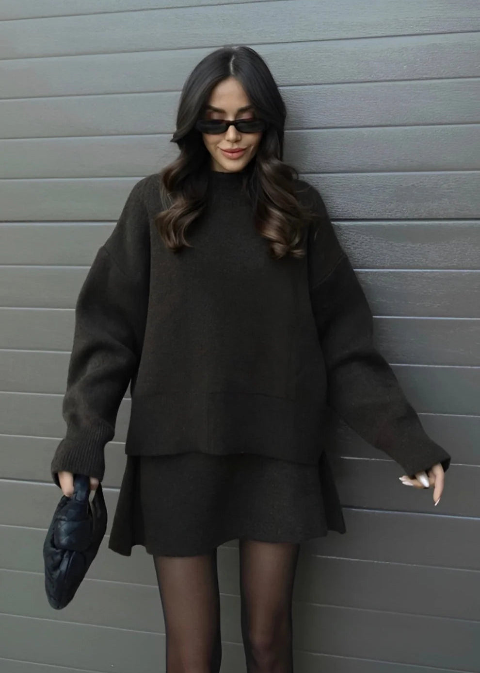 Ensemble pull et jupe élégante femme