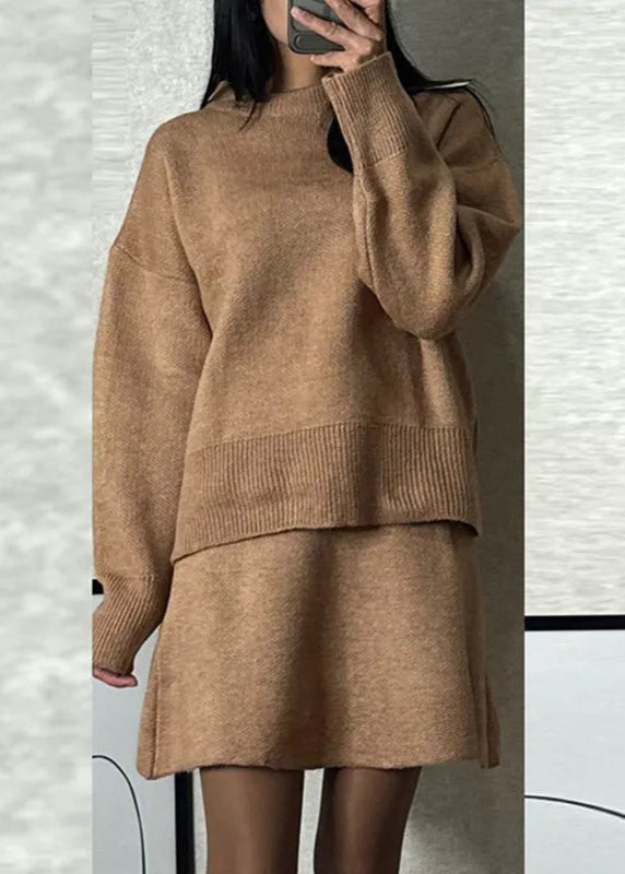 Ensemble pull et jupe élégante femme