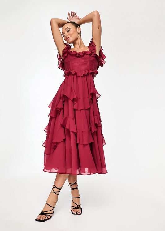 Robe longue rouge à volants élégante