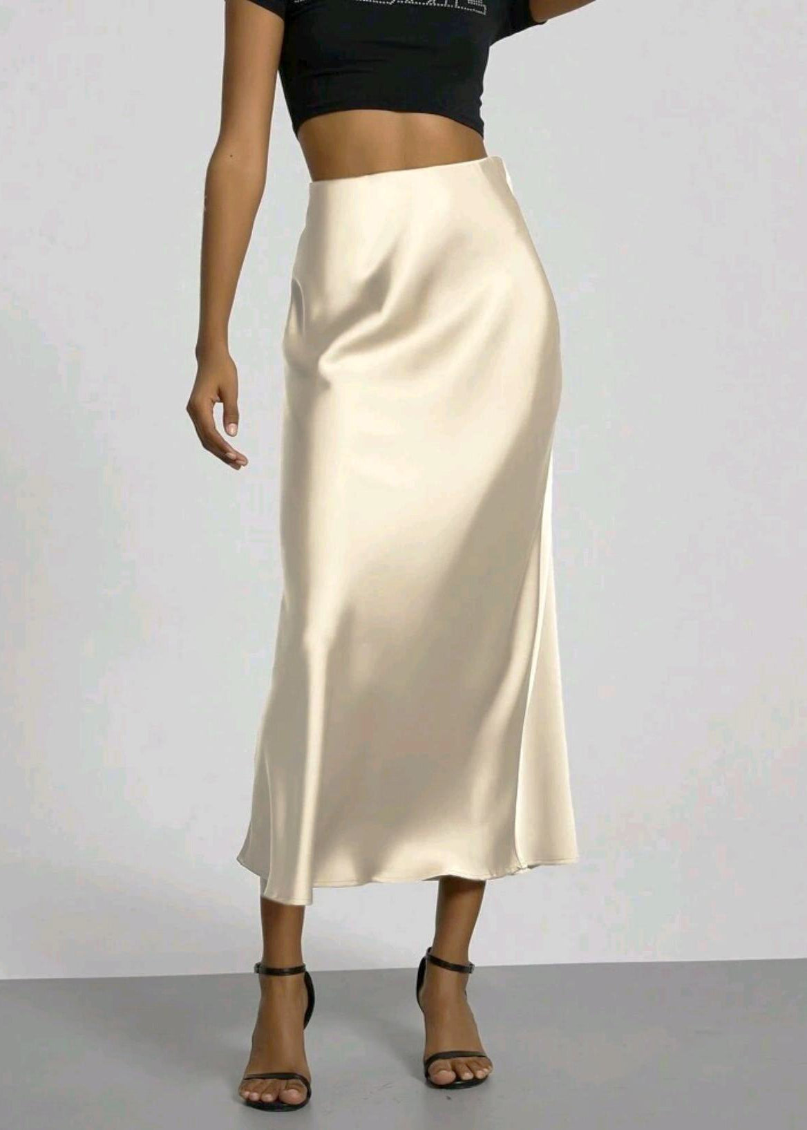 Jupe longue satinée femme élégante chic