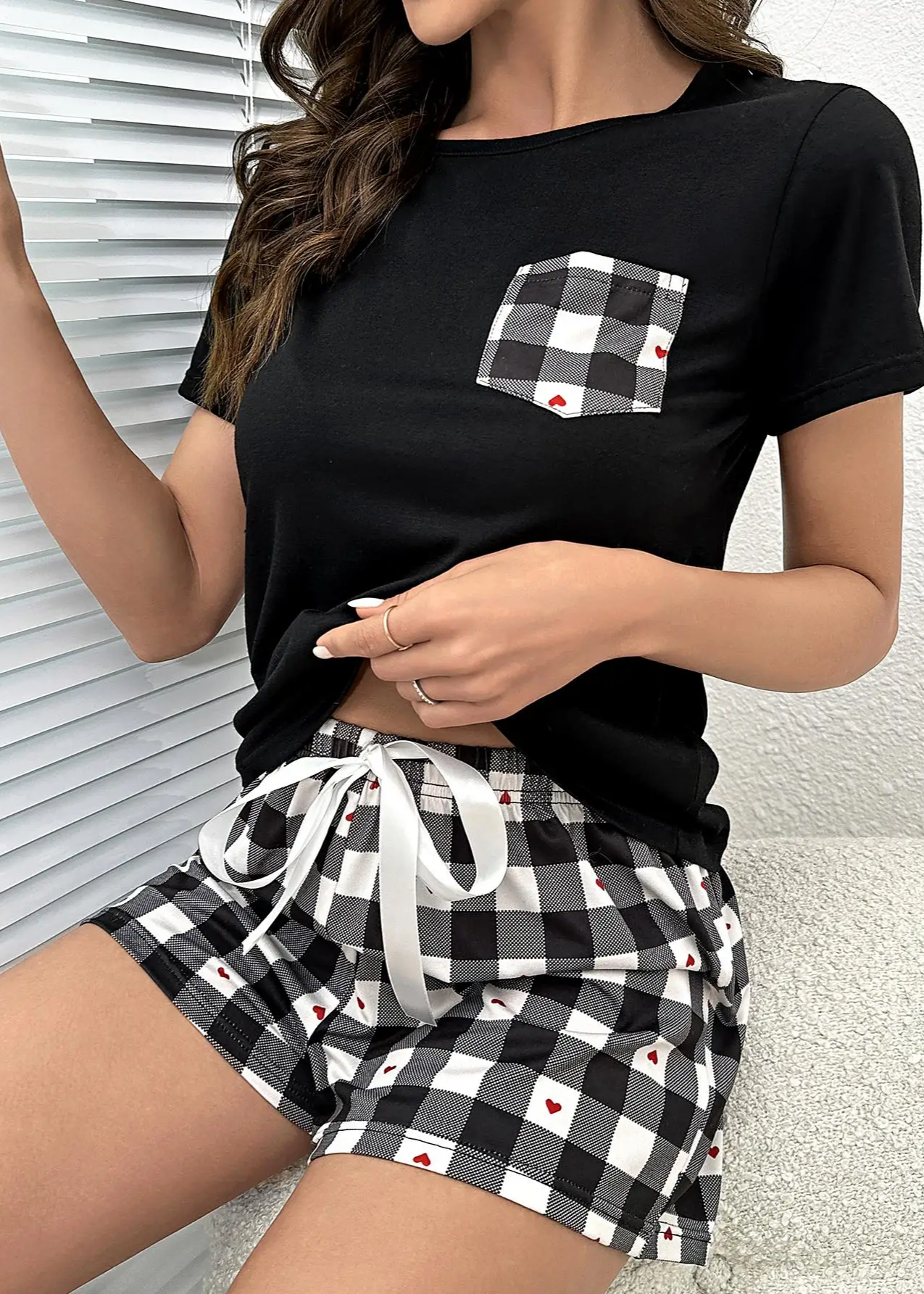 Ensemble Carreaux Chic – Haut Noir & Short Élastique