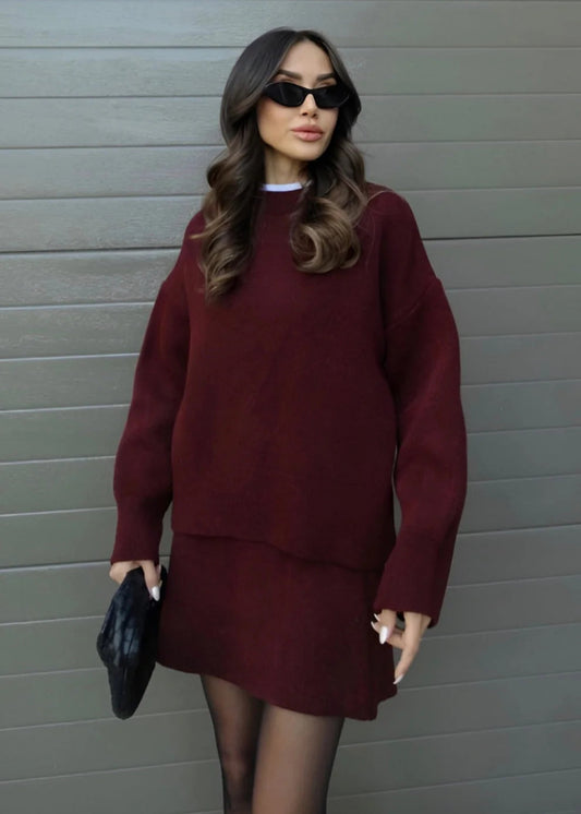 Ensemble pull et jupe élégante femme