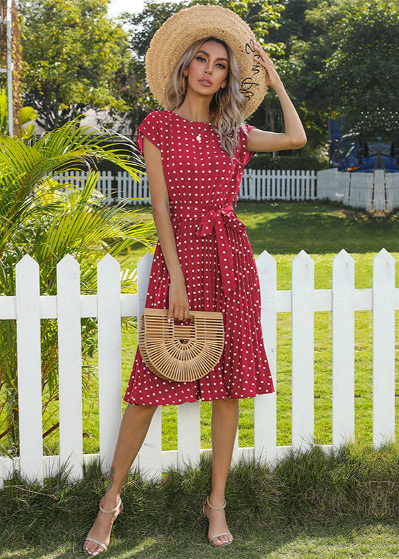 Robe midi à pois élégante ceinturée