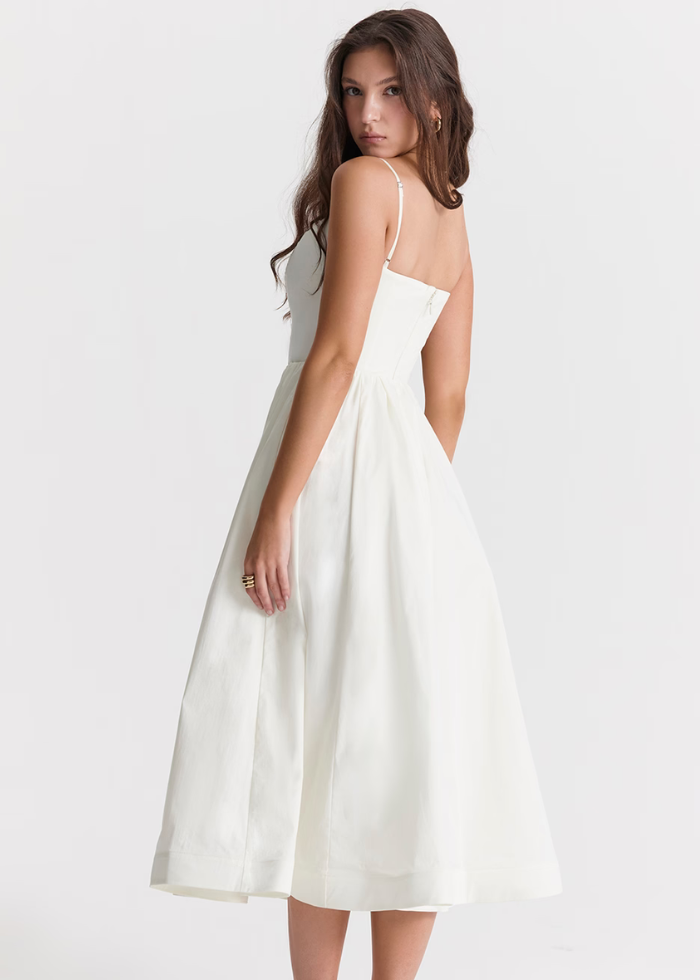 Robe longue élégante à bretelles